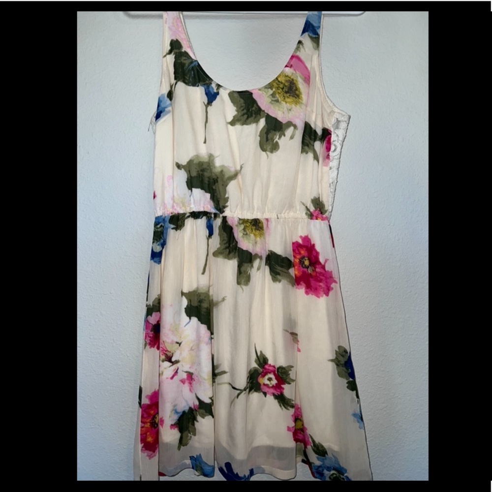 Flowy Floral Dress Size M